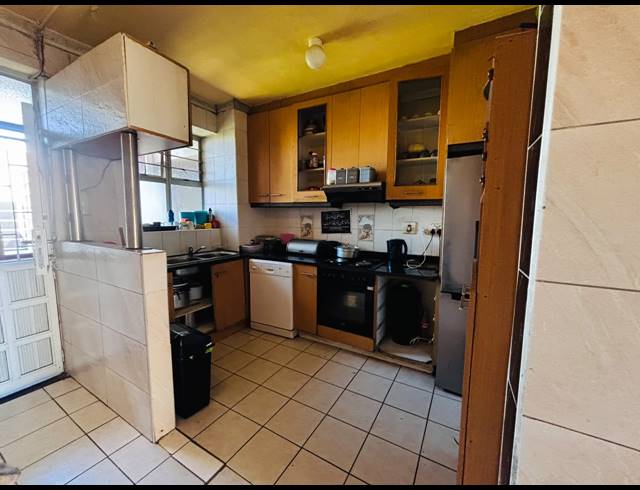2.5 BEDROOM APARTMENT FOR SALE IN NORTH BEACH
